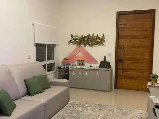 Casa com 250m² 3 quartos e 1 banheiro, à venda, no bairro Parque Residencial Maria Elmira em Caçapava