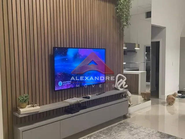 Casa com 250m² 3 quartos e 1 banheiro, à venda, no bairro Parque Residencial Maria Elmira em Caçapava