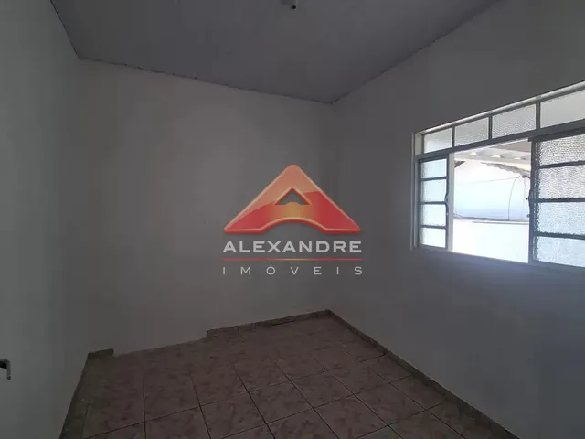 Casa com 94m² 3 quartos e 2 banheiros, para alugar, no bairro Vila Ester em São José Dos Campos