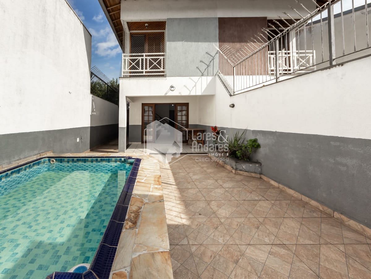 Casa à venda com 3 quartos, 182m² - Foto 2