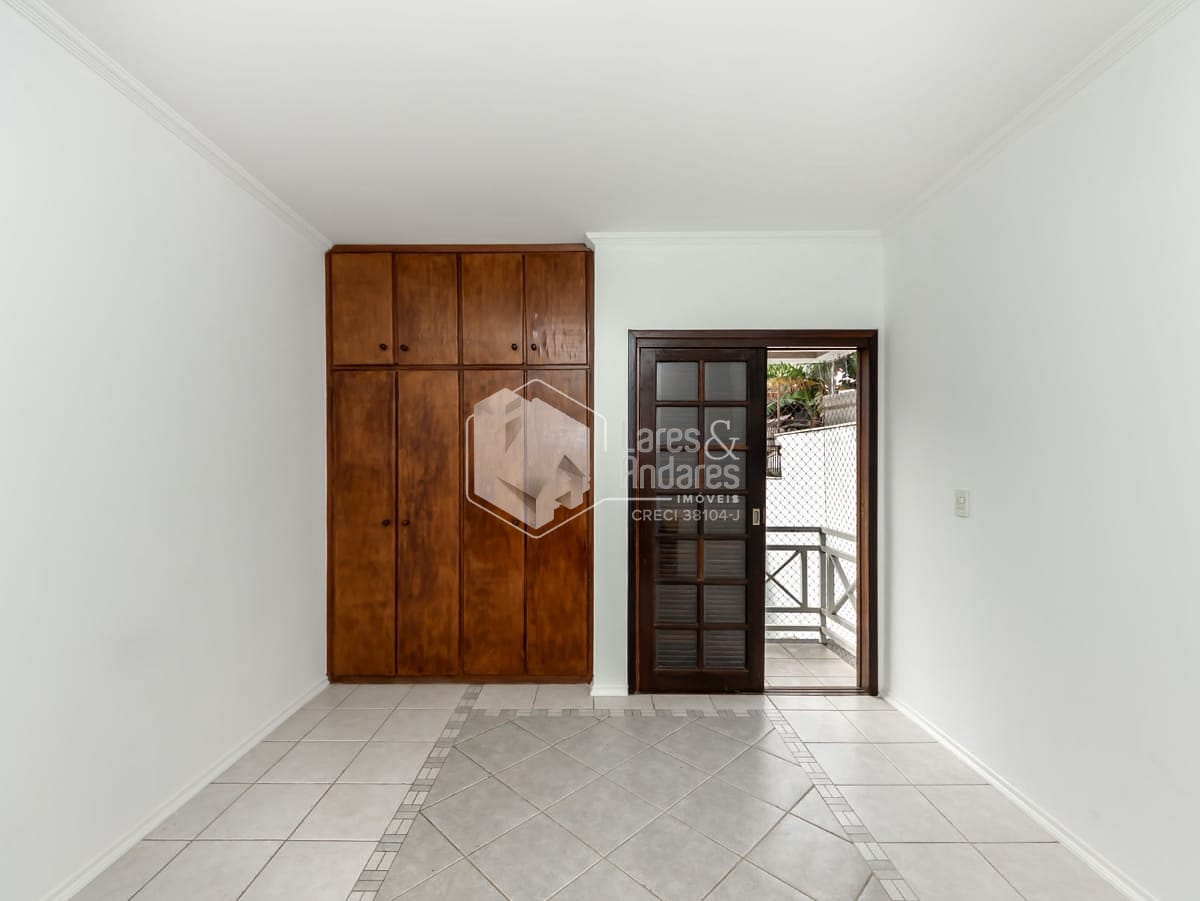 Casa à venda com 3 quartos, 182m² - Foto 8
