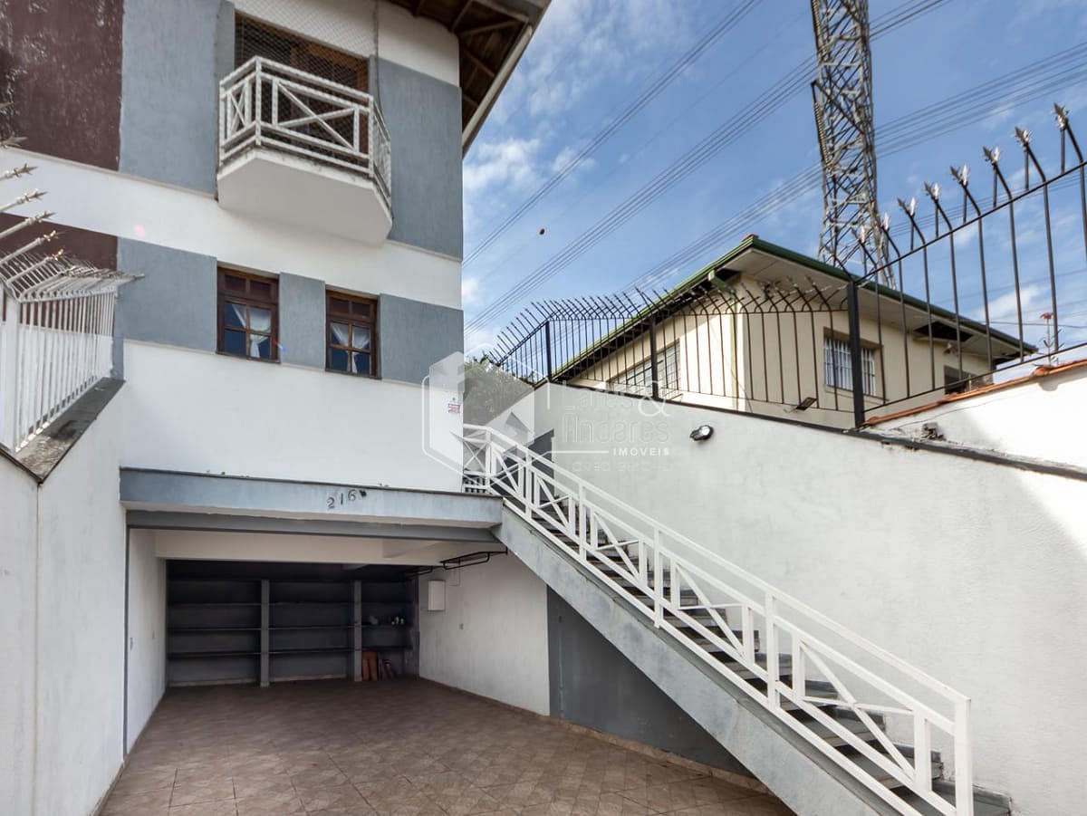 Casa à venda com 3 quartos, 182m² - Foto 1