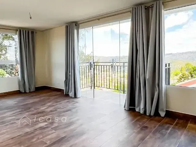 Casa com 300m² 3 quartos e 4 banheiros, à venda, no bairro Alto da Vila Inglesa em Campos do Jordão