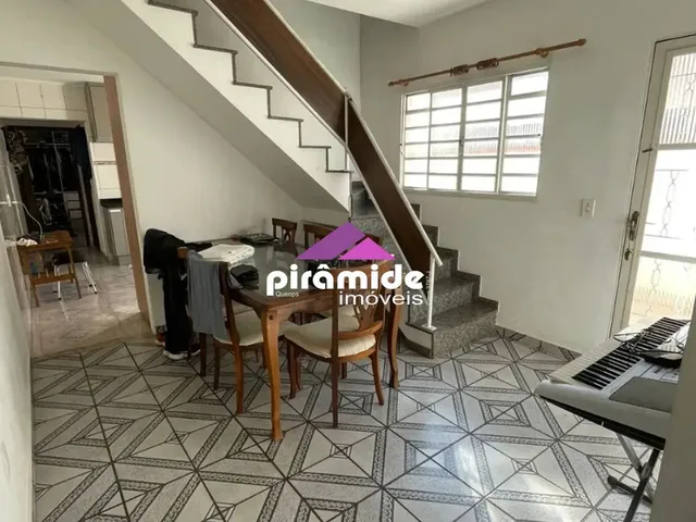 Casa com 250m² 3 quartos e 2 banheiros, à venda, no bairro Vila Terezinha em São José Dos Campos