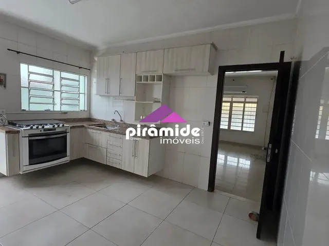 Casa com 188m² 4 quartos e 3 banheiros, à venda, no bairro Jardim Paraíba em Jacareí
