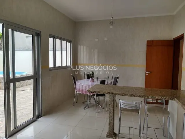 Casa com 250m² 4 quartos e 4 banheiros, à venda, no bairro Zona Industrial em Sorocaba