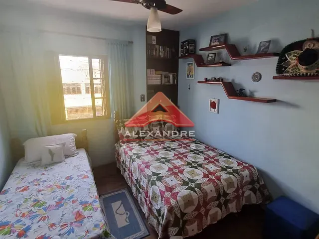 Casa com 300m² 4 quartos e 4 banheiros, à venda, no bairro Vila Tatetuba em São José dos Campos