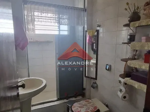 Casa com 300m² 4 quartos e 4 banheiros, à venda, no bairro Vila Tatetuba em São José dos Campos