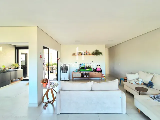 Casa 4 quartos e 6 banheiros, à venda, no bairro Roncáglia em Valinhos