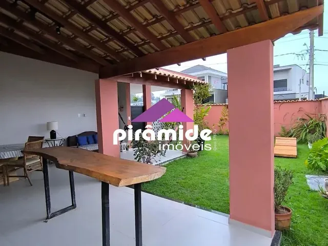 Casa com 405m² 4 quartos e 4 banheiros, à venda, no bairro Loteamento Verana em São José Dos Campos