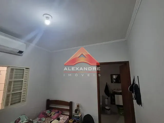 Casa com 250m² 3 quartos e 1 banheiro, à venda, no bairro Jardim Santa Inês II em São José dos Campos