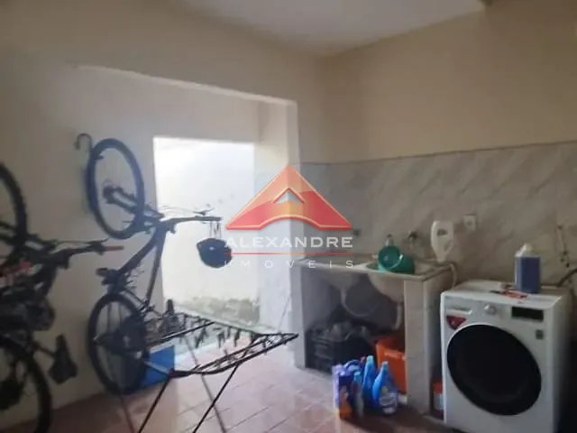 Casa com 250m² 3 quartos e 1 banheiro, à venda, no bairro Jardim Santa Inês II em São José dos Campos