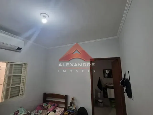 Casa com 250m² 3 quartos e 1 banheiro, à venda, no bairro Jardim Santa Inês II em São José dos Campos