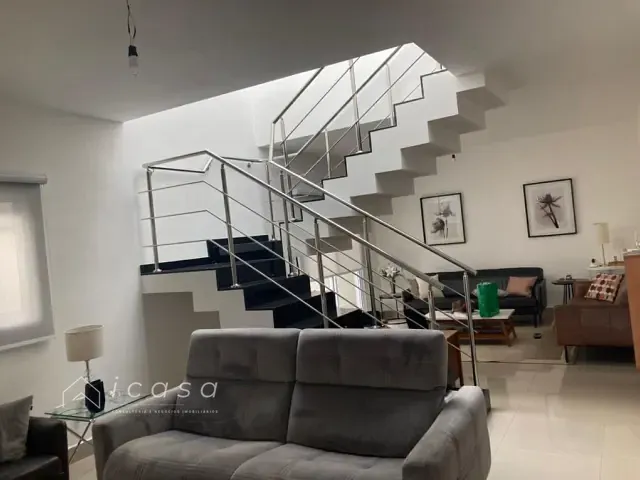 Casa com 300m² 4 quartos e 5 banheiros, à venda, no bairro Piracangaguá em Taubaté