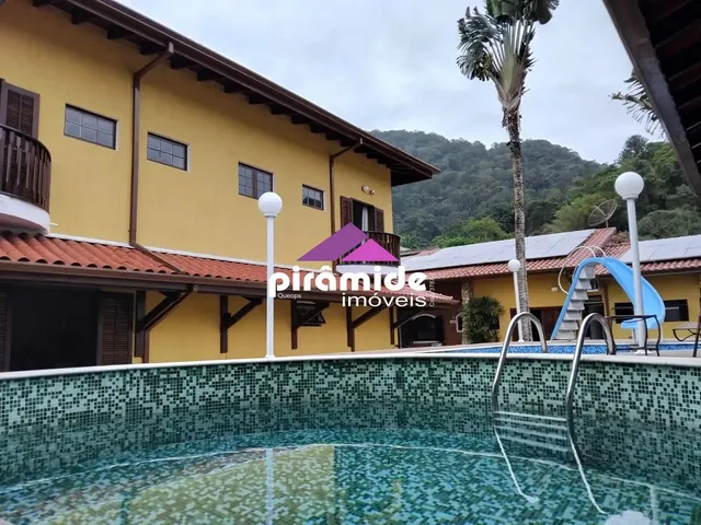 Casa com 620m² 10 quartos e 4 banheiros, à venda, no bairro Enseada em Ubatuba