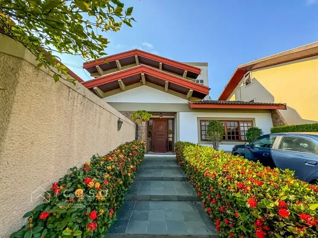 Casa com 360m² 4 quartos e 5 banheiros, à venda, no bairro Jardim das Colinas em São José dos Campos