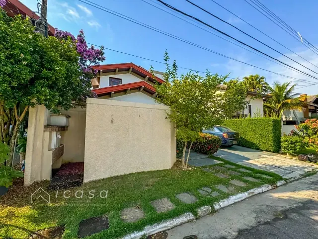 Casa com 360m² 4 quartos e 5 banheiros, à venda, no bairro Jardim das Colinas em São José dos Campos