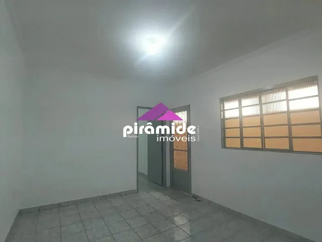 Casa com 10m² 2 quartos e 1 banheiro, para alugar, no bairro Jardim Castanheira em São José Dos Campos