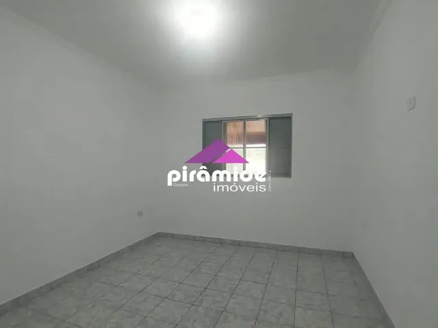 Casa com 10m² 2 quartos e 1 banheiro, para alugar, no bairro Jardim Castanheira em São José Dos Campos