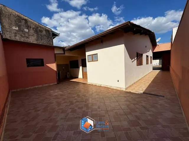 Casa com 200m² 3 quartos e 2 banheiros, à venda, no bairro Jardim Arlindo Laguna em Ribeirão Preto