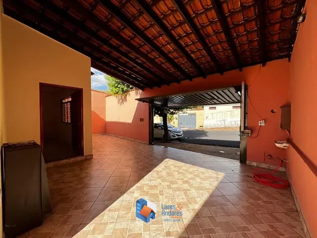 Casa com 200m² 3 quartos e 2 banheiros, à venda, no bairro Jardim Arlindo Laguna em Ribeirão Preto