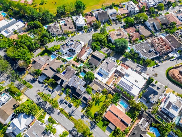 Casa com 1722m² 4 quartos e 7 banheiros, à venda, no bairro Alphaville em Barueri