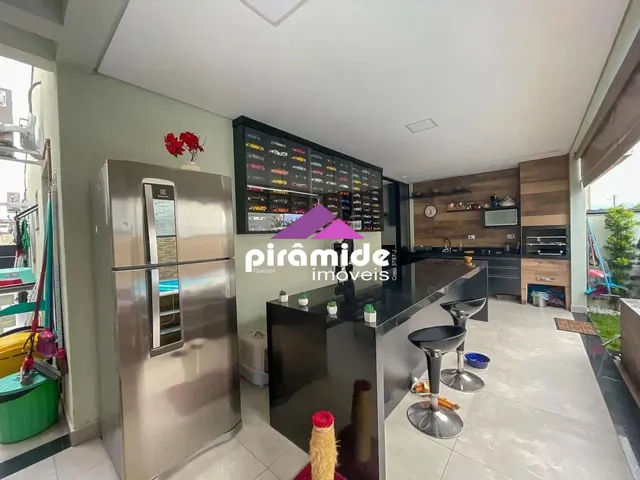 Casa com 274m² 3 quartos e 2 banheiros, à venda, no bairro Jardim Jacinto em Jacareí