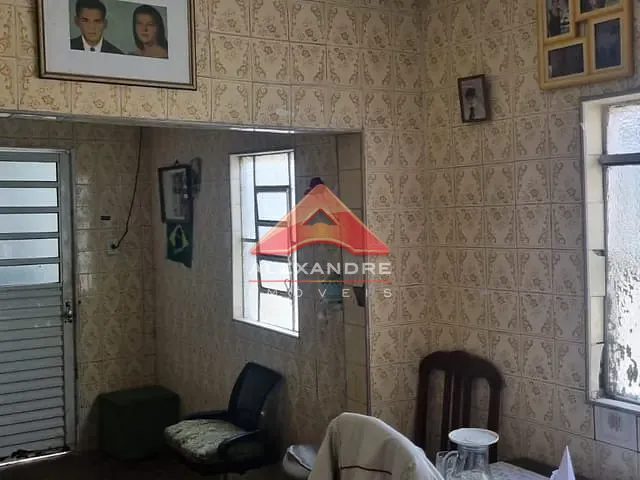 Casa com 300m² 4 quartos e 2 banheiros, à venda, no bairro Vila Tatetuba em São José dos Campos