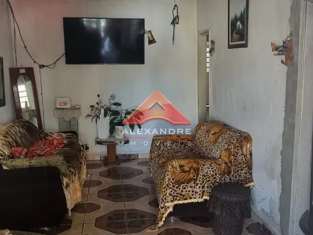 Casa com 300m² 4 quartos e 2 banheiros, à venda, no bairro Vila Tatetuba em São José dos Campos