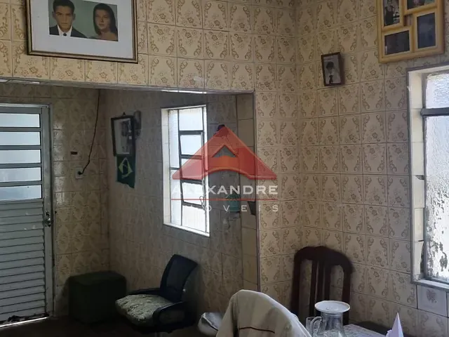 Casa com 300m² 4 quartos e 2 banheiros, à venda, no bairro Vila Tatetuba em São José dos Campos
