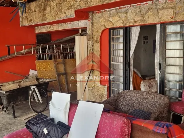 Casa com 300m² 4 quartos e 2 banheiros, à venda, no bairro Vila Tatetuba em São José dos Campos
