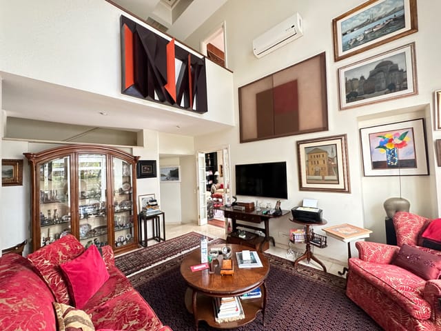Casa com 366m² 2 quartos e 2 banheiros, à venda, no bairro Cidade Jardim em São Paulo