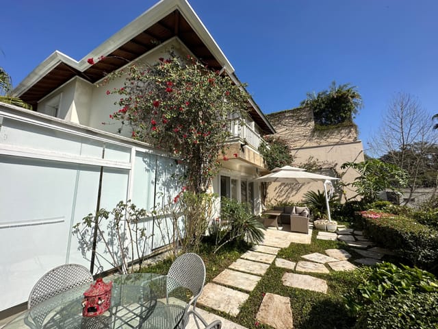 Casa com 366m² 2 quartos e 2 banheiros, à venda, no bairro Cidade Jardim em São Paulo
