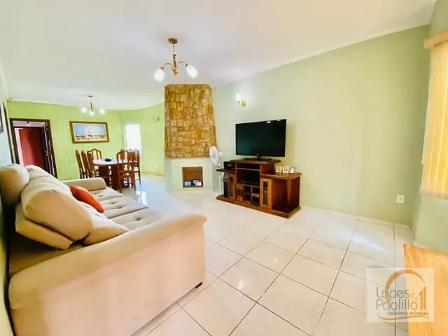 Casa com 355m² 3 quartos e 2 banheiros, à venda, no bairro Jardim do Lago em Atibaia