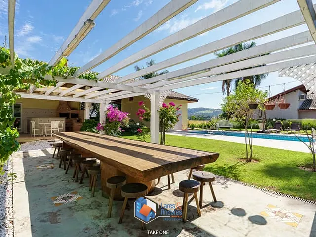 Casa com 1500m² 5 quartos e 6 banheiros, à venda, no bairro Condomínio Jardim Primavera em Louveira