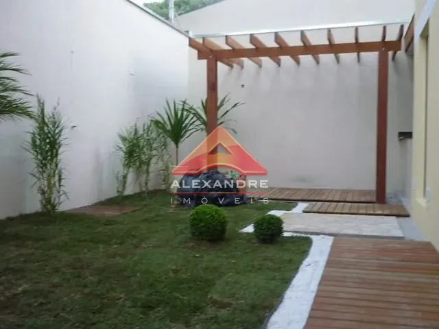 Casa com 200m² 3 quartos e 2 banheiros, à venda, no bairro Jardim das Indústrias em São José dos Campos