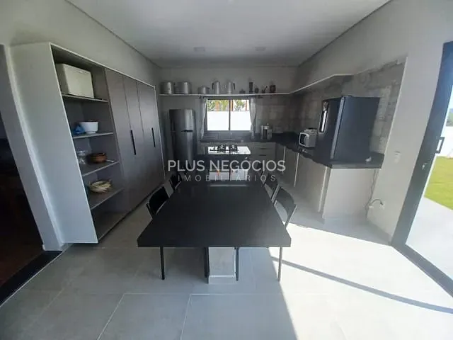 Casa com 950m² 3 quartos e 4 banheiros, à venda, no bairro Condomínio Village Ipanema em Araçoiaba da Serra
