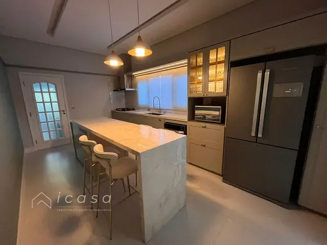 Casa com 450m² 4 quartos e 3 banheiros, à venda, no bairro Urbanova em São José dos Campos
