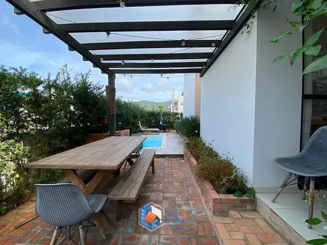 Casa com 240m² 3 quartos e 3 banheiros, à venda, no bairro São João do Rio Vermelho em Florianópolis
