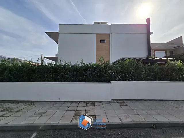 Casa com 240m² 3 quartos e 3 banheiros, à venda, no bairro São João do Rio Vermelho em Florianópolis