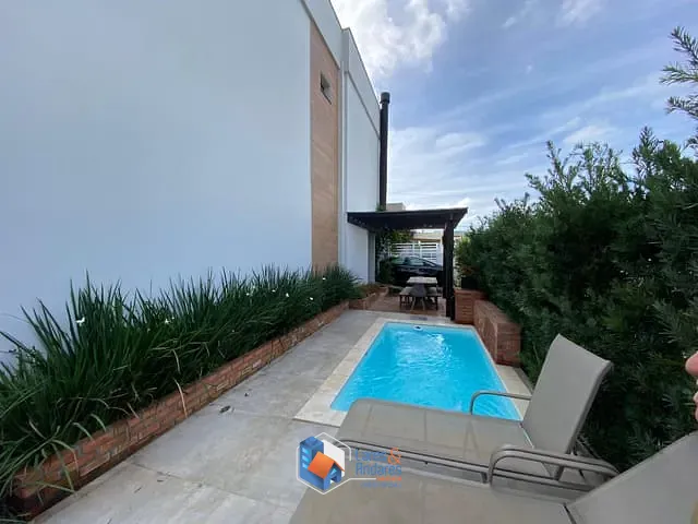 Casa com 240m² 3 quartos e 3 banheiros, à venda, no bairro São João do Rio Vermelho em Florianópolis