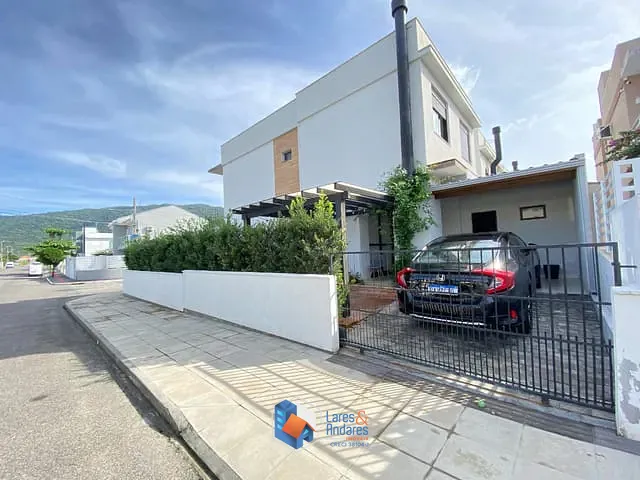 Casa com 240m² 3 quartos e 3 banheiros, à venda, no bairro São João do Rio Vermelho em Florianópolis