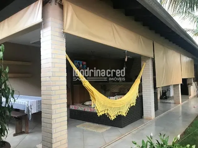 Casa com 600m², à venda, no bairro Conjunto Habitacional Dorival Eloi Brusch em Ibiporã