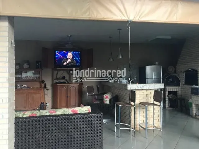 Casa com 600m², à venda, no bairro Conjunto Habitacional Dorival Eloi Brusch em Ibiporã