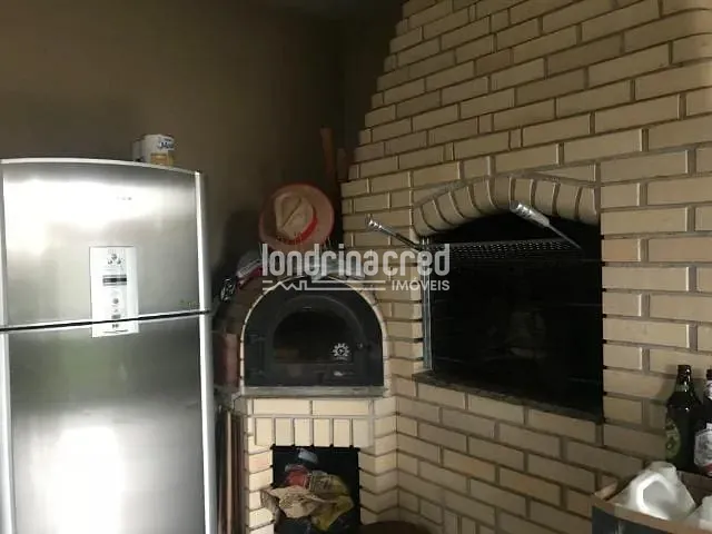 Casa com 600m², à venda, no bairro Conjunto Habitacional Dorival Eloi Brusch em Ibiporã
