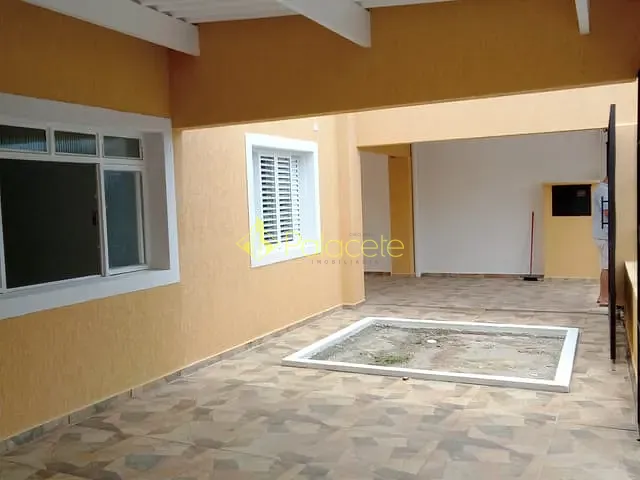 Casa com 258m² 3 quartos e 2 banheiros, à venda, no bairro Parque São Cristóvão em Taubaté