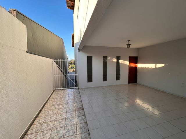 Foto do Casa - Casa tipo para venda em Vila Galvão com 3 quartos, sendo 1 suíte, 196m² | Lares e Andares Imóveis