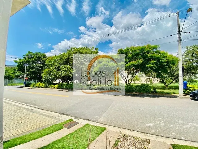 Casa com 246m² 3 quartos e 2 banheiros, à venda, no bairro Vila Helena em Atibaia
