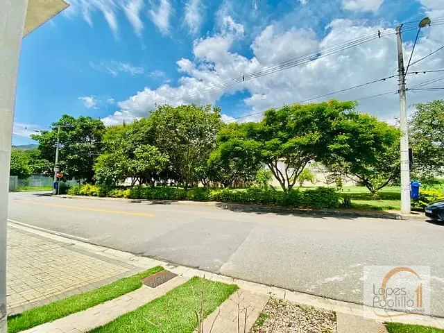 Casa com 246m² 3 quartos e 2 banheiros, à venda, no bairro Vila Helena em Atibaia
