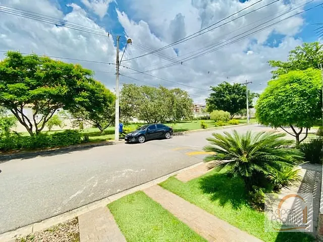Casa com 246m² 3 quartos e 2 banheiros, à venda, no bairro Vila Helena em Atibaia